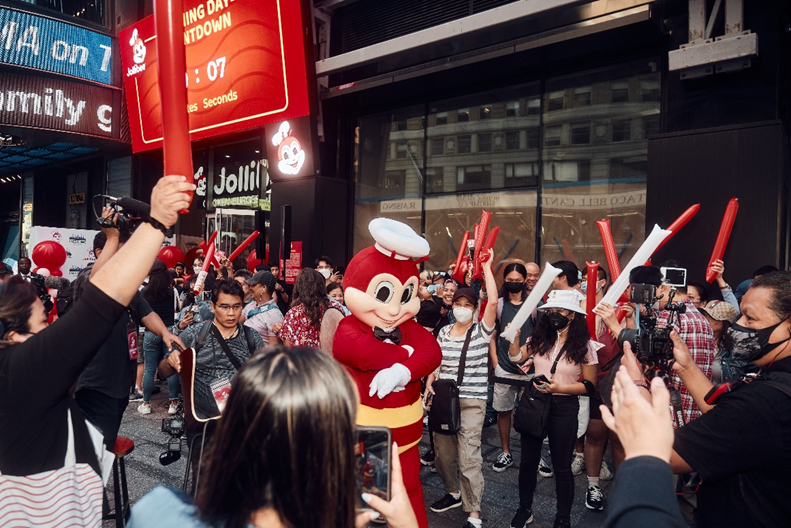 BUZZING IN NORTH AMERICA. Globally loved restaurant chain Jollibee continues its upward momentum in the North America region, which is a pillar market in its parent company Jollibee Group’s vision to become among the top five restaurant companies in the world.