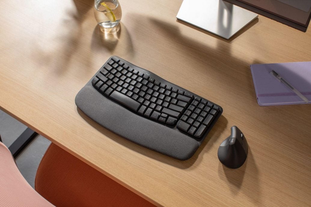 [Figure 4] The Logitech Wave Keys for Business Keyboard features a curved keyframe design, shaped to feel instantly familiar and keep users typing all day in a natural position.