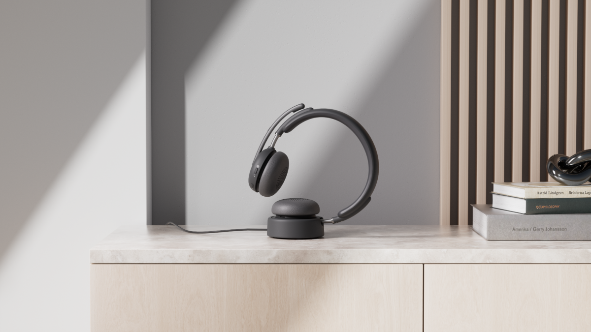 [Figure 5] The Zone Wireless 2 AI-Powered Headset, a premier business headset, features advanced AI noise suppression and long battery life.