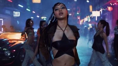 Lisa新歌MV星星装造型惹议 遭中国设计师指控抄袭