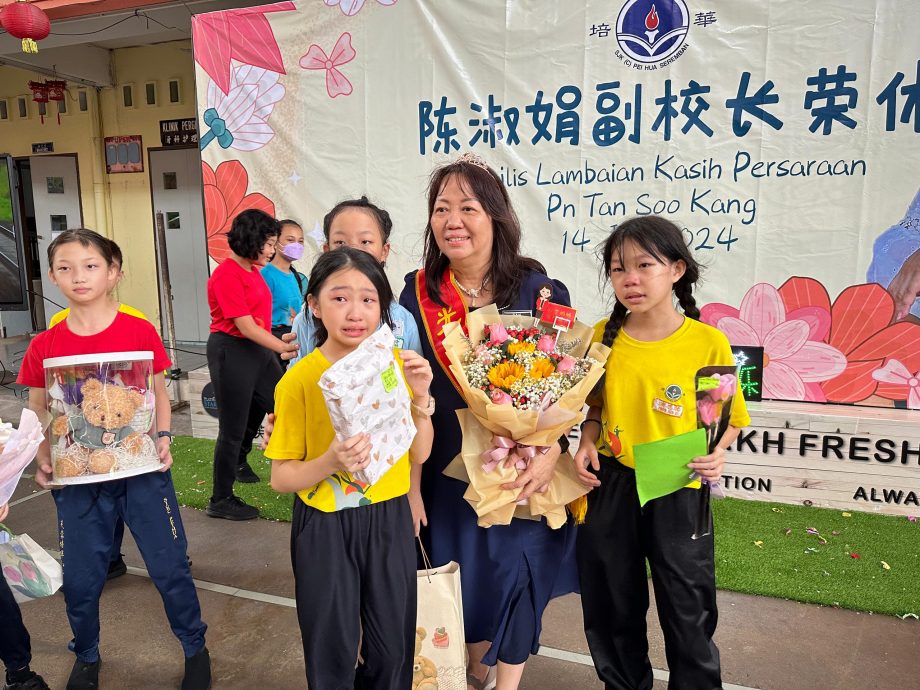 NS芙蓉/陈淑娟荣休 学生依依不舍 泪洒现场 