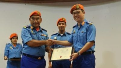 砂民防隊表揚3議員 頒授榮譽准將勳章