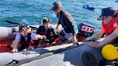 120人独木舟横渡小琉球 36人体力透支被救起