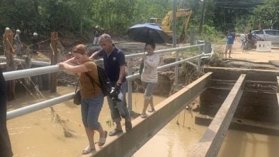 擔波羅裡倍力橋遭沖毀 500村民冒險走鋼架