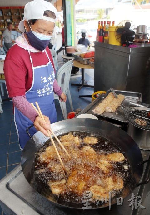 【人氣美食】／康記客家面鹹香可口 炸料酥脆吃得過癮