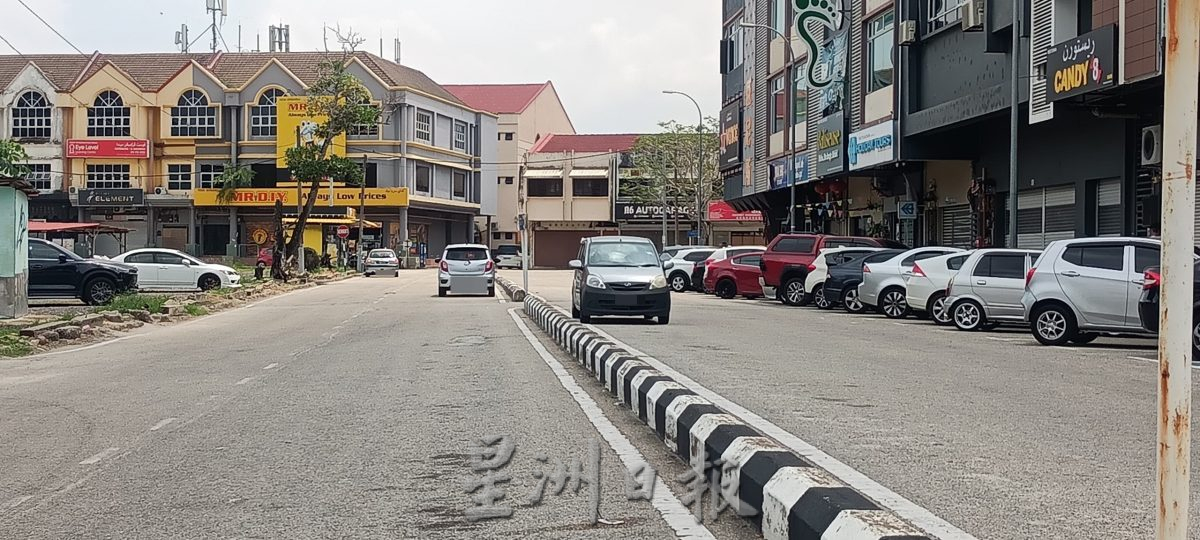 東：關丹市政廳私有化停車費後，民眾怨聲載道，尤其接獲罰單者皆認為30令吉罰款太重