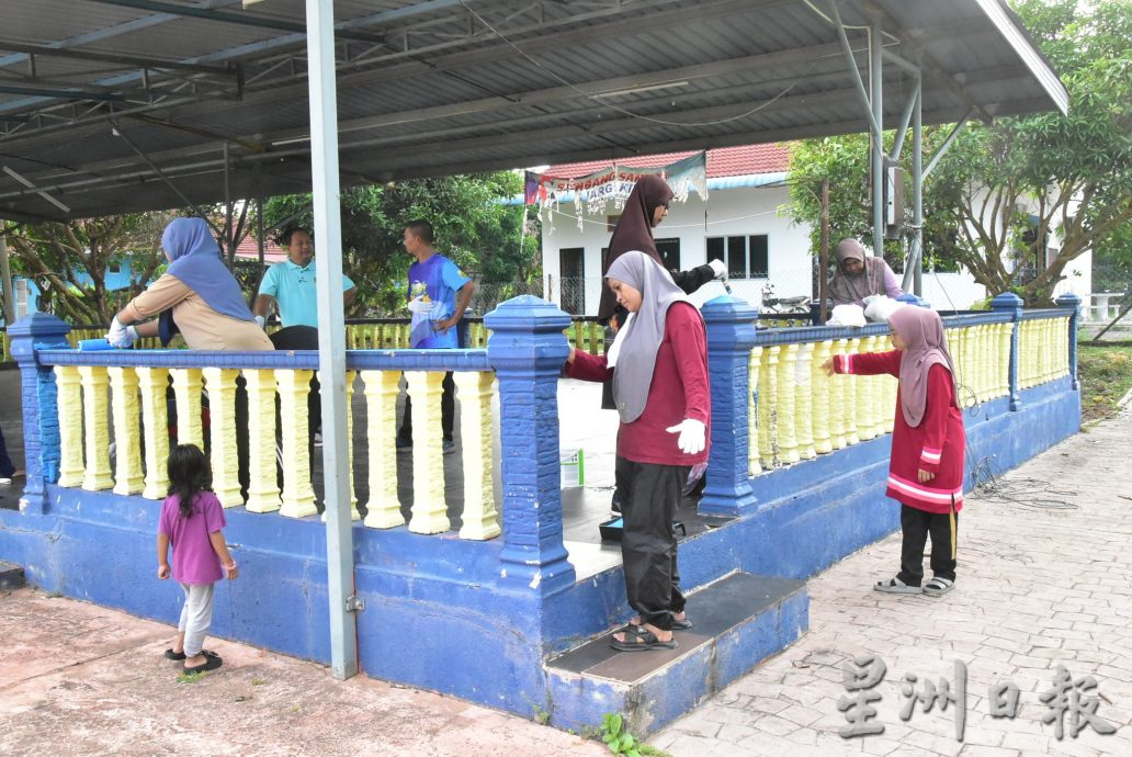 東：吉拉央瑪穆花園社區活動 居民參與垃圾變現金計劃