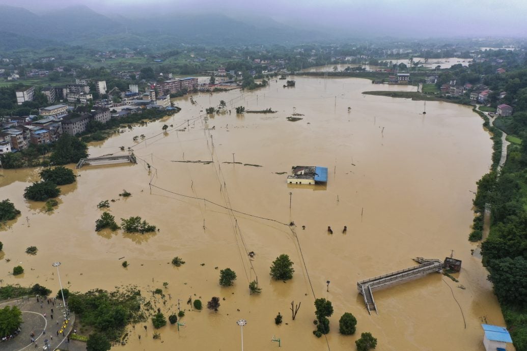 中国南方“天漏了” 半年流走近千亿人民币 322人死亡失踪