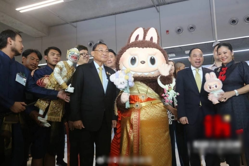 中國潮玩“拉布布”抵泰 泰國部長親自接機