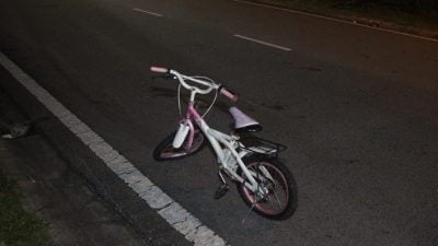 騎腳踏車時“衝出”馬路 5歲女童被撞死