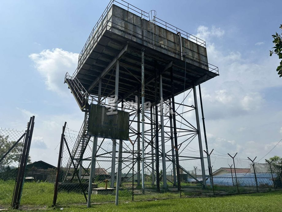 供星洲網：水槽僅距離150公尺，萬茂新村和附近花園仍有水供問題