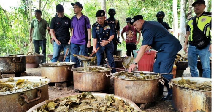 全國：丹關稅局在馬章縣森林地進行突擊，搗毀了相信是丹州最大的哥冬水加工和銷售集團。