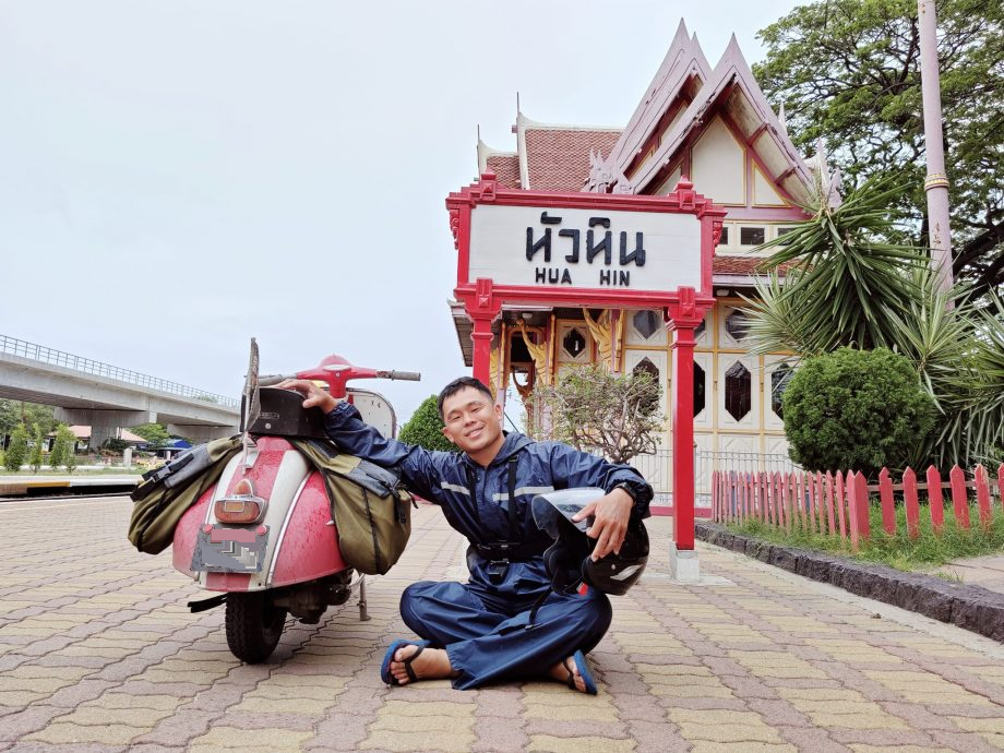 來自森州的芙蓉人陳文俊（38歲）以18天的時間，騎著威士霸從芙蓉出發去泰國曼谷再回到芙蓉，全程2300公里！