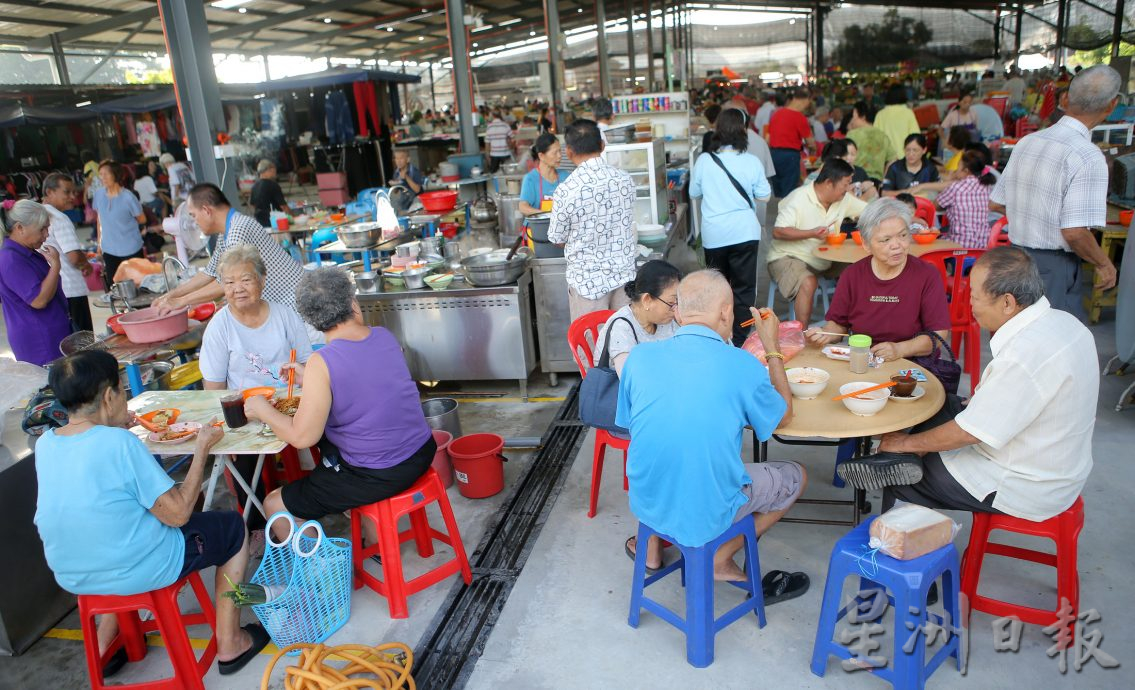 兵如港临时巴刹首日营业   小贩：好像过年般热闹