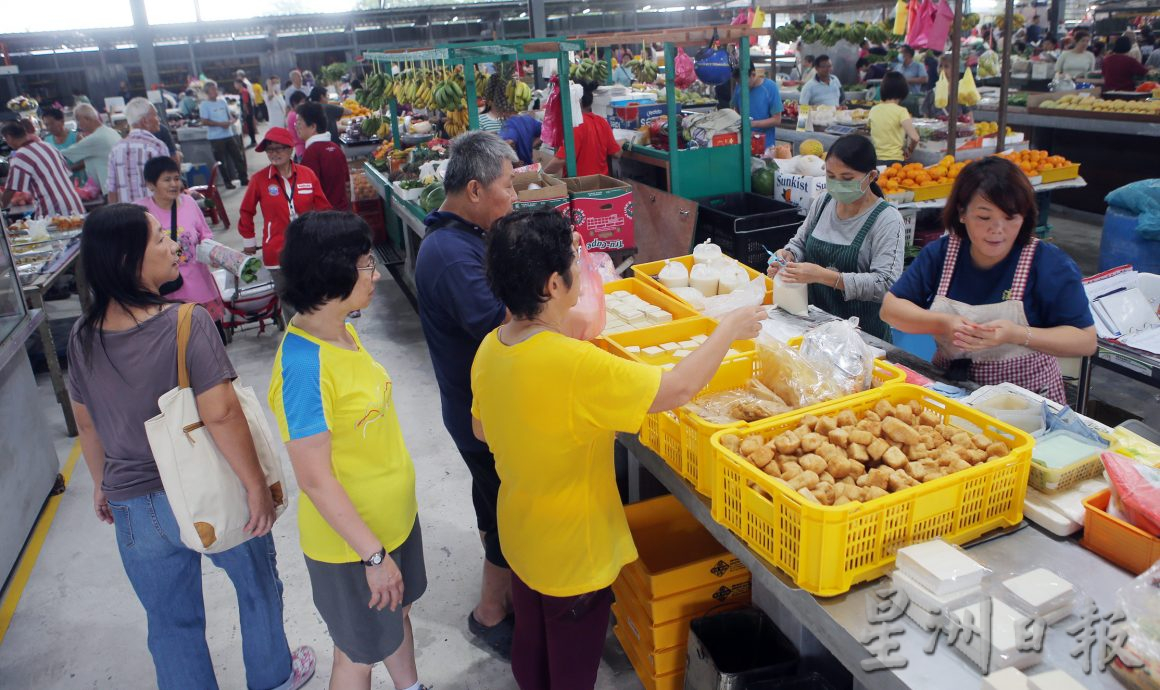 兵如港临时巴刹首日营业   小贩：好像过年般热闹