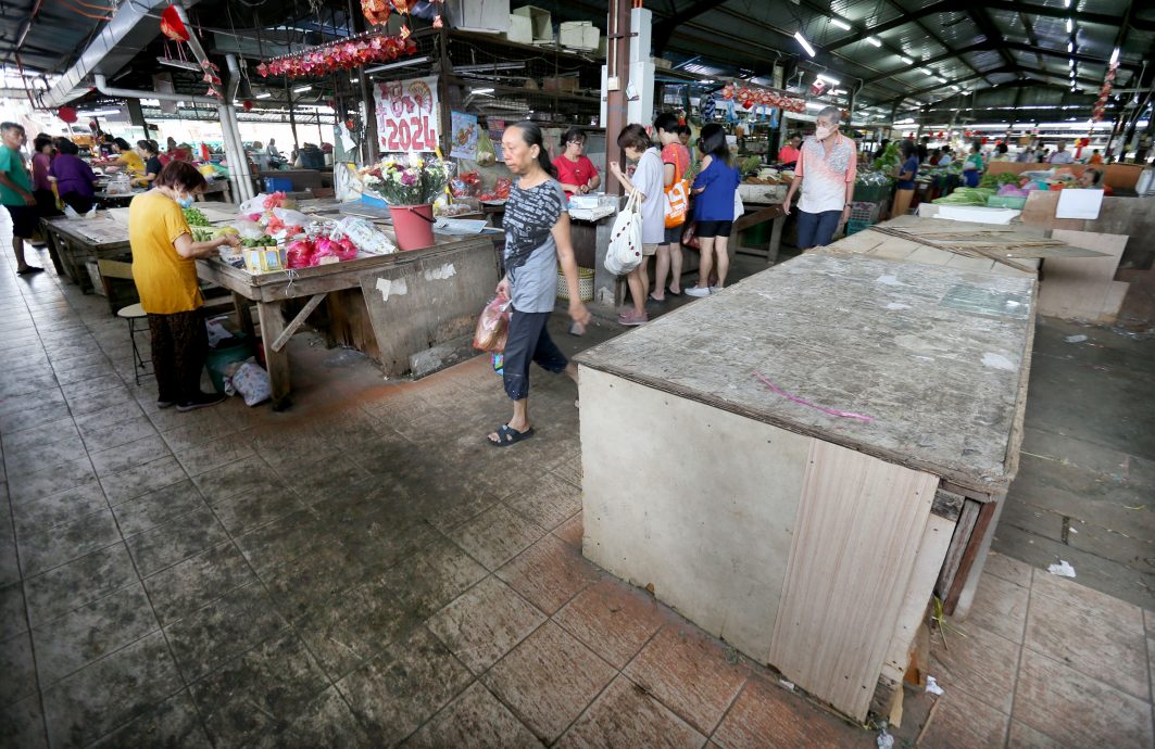 兵如港巴刹小贩回忆不舍满满 往前看盼返“新家”一天到来 