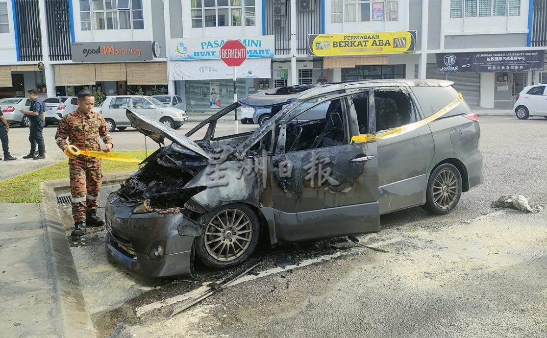 *已簽發* 柔:一休旅車起火燃燒，女車主逃過一劫