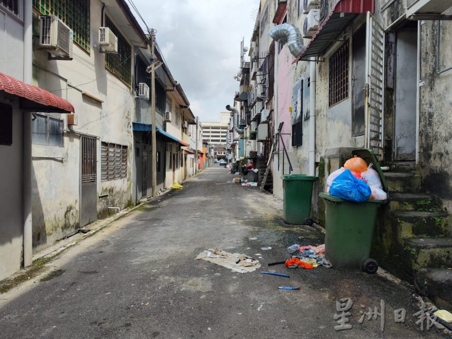 *已签发* 柔：【民生特工队】一些租户滥丢垃圾 商家小贩饱受困扰