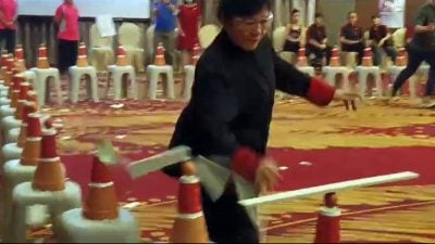 59岁跆拳道狮城前国手创纪录 30秒空手破85瓷砖
