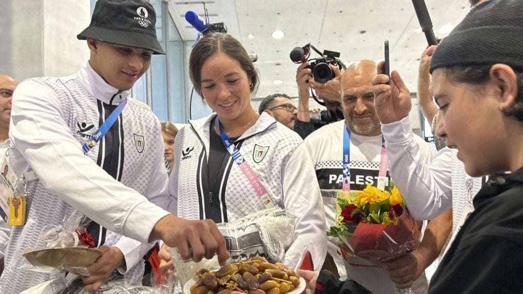 巴黎奥运会| 巴勒斯坦选手获热烈欢迎  “我们代表1500万无家人民”