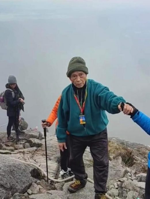 布亞丁於2022年90歲高齡時，8度攻頂神山。