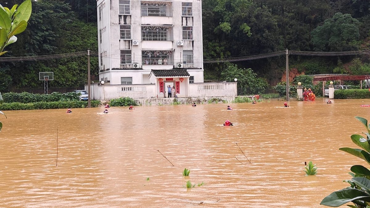 廣東多地暴雨現洪水內澇　梅州1老人2兒童失足落水遇難