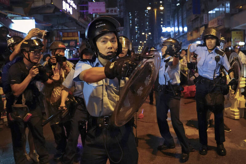 政治表態？香港警察改用中制手槍取代歐美貨