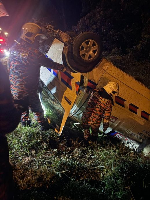 救護車失控翻覆  1病人 3醫護人員蒙受重輕傷