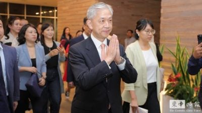 新任中国驻柬大使汪文斌抵达柬埔寨履新