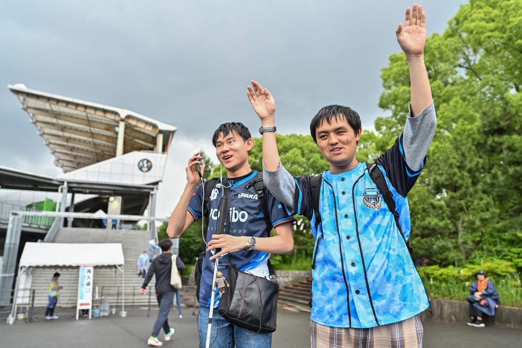 日本失明电竞手靠着ChatGPT AI 独自在日本街头漫游