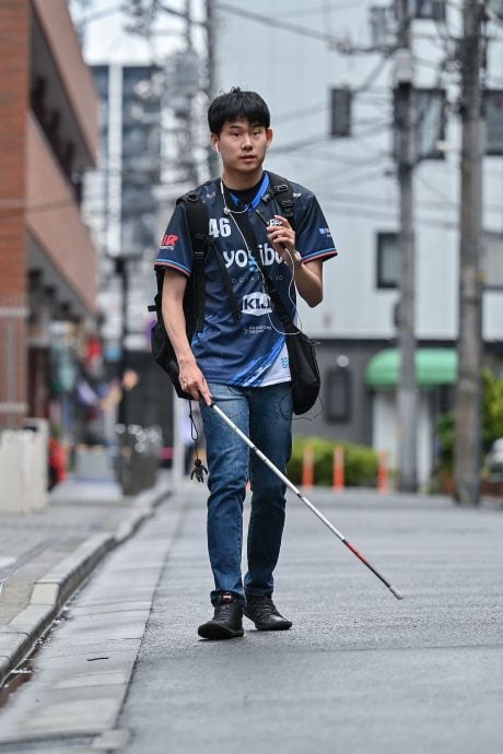 日本失明电竞手靠着ChatGPT AI 独自在日本街头漫游