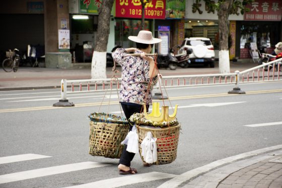 林佚／由街头叫卖变成市井歌──〈民以食为天〉（系列一）