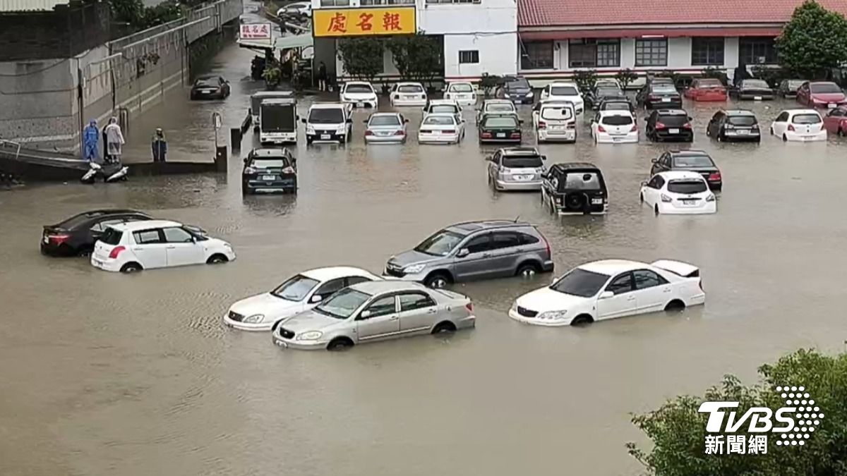 格美台风／豪雨炸南投！猫罗溪暴涨淹水　一堆“泡水车」车主QQ