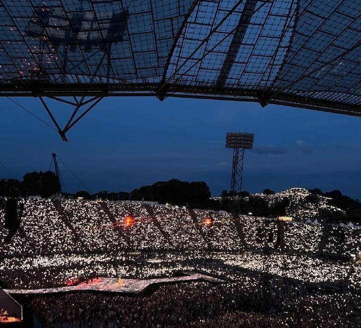 泰莱慕尼黑开唱 逾4万人站场外山坡朝圣