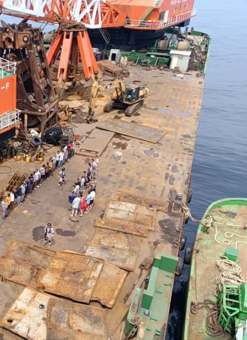 海事执法机构 扣中国注册挖沙船