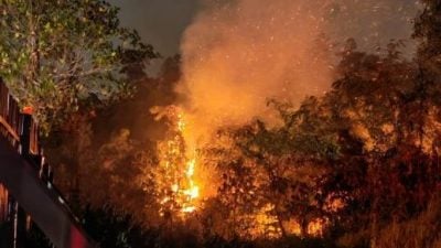 火神狂舞万挠山林 消拯员逾4小时抢救 火仍未熄