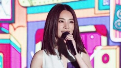田馥甄新造型香港开唱 甩发问粉丝“喜欢吗”