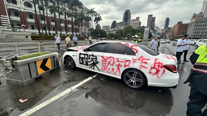 男子驾车冲撞台湾总统府　警依法送办