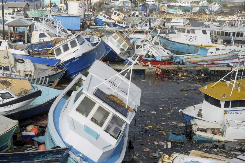 看世界 大西洋史上最早5级飓风“贝里尔” 袭加勒比海地区 