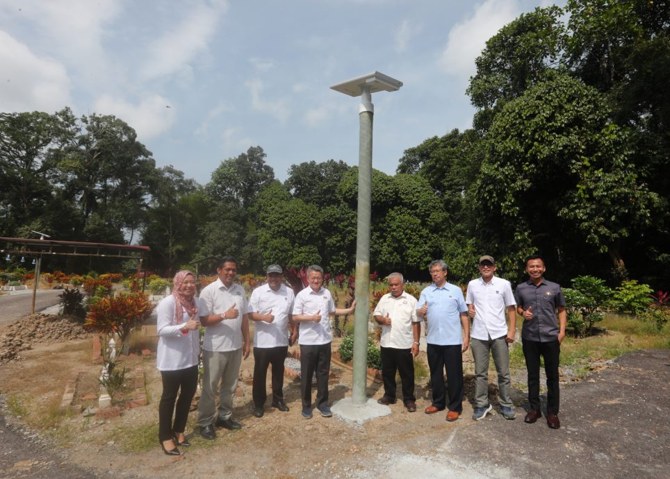 穆斯林墓地装太阳能光伏路灯，计划扩展至渔民码头