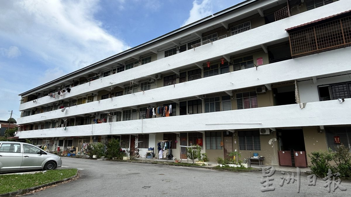 繁華花園組屋翻新屋頂 料兩週完成