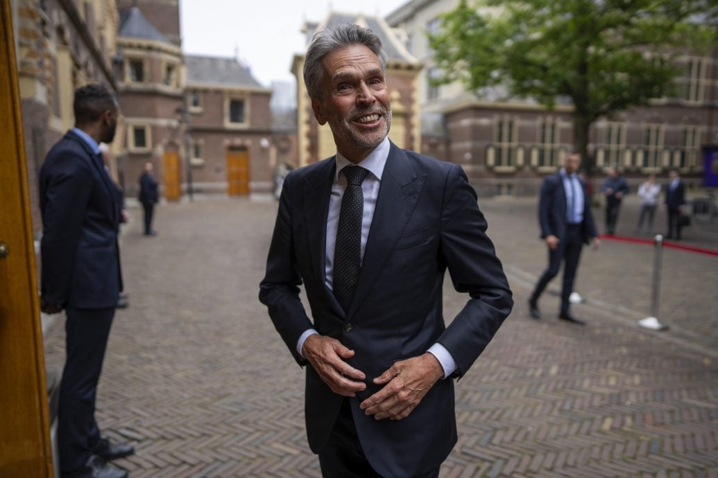 荷兰新首相：对中国保持谨慎态度