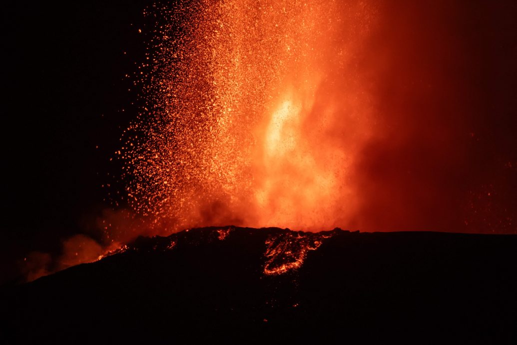 西西里島埃特納火山一週後再噴發