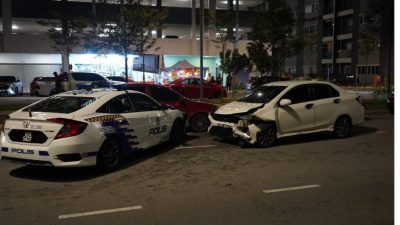 警巡邏車與嫌犯車碰撞 一男子被捕
