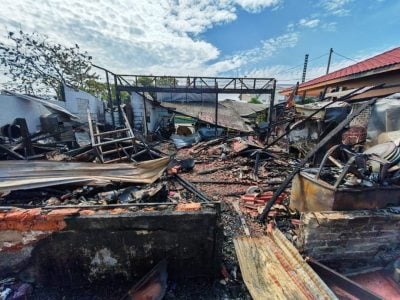 班达马兰新村火患  海鲜餐馆2民宅烧毁