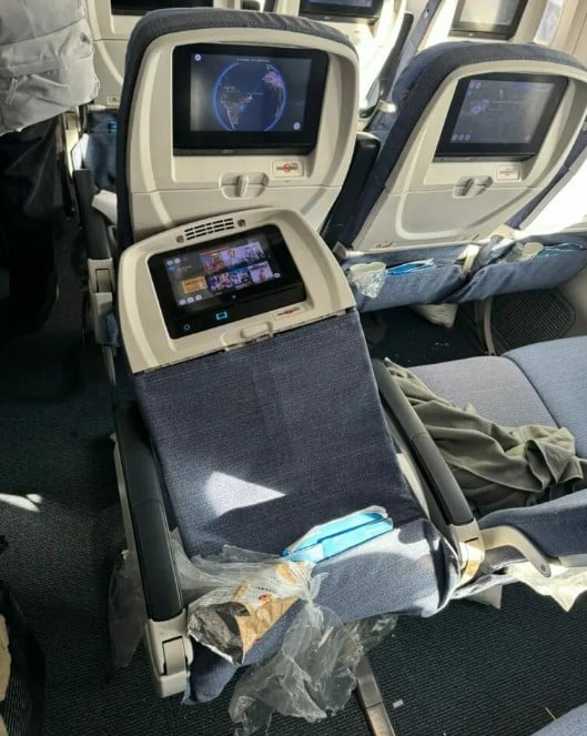 配图  波音787遇乱流下坠酿40人伤！乘客「撞进」天花板、座椅折断