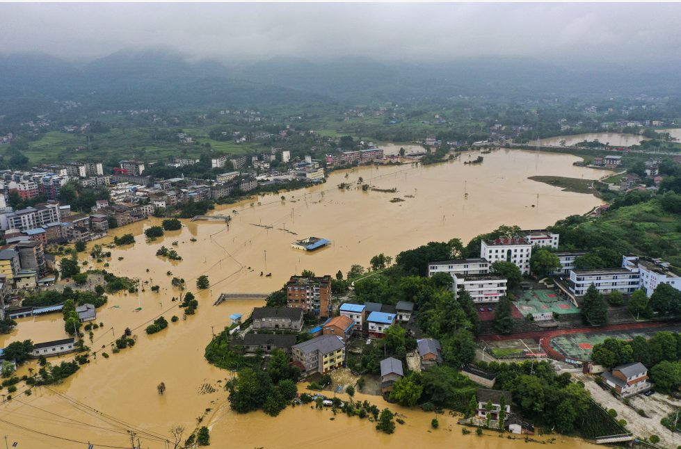 重庆暴雨6死 省道坍塌 