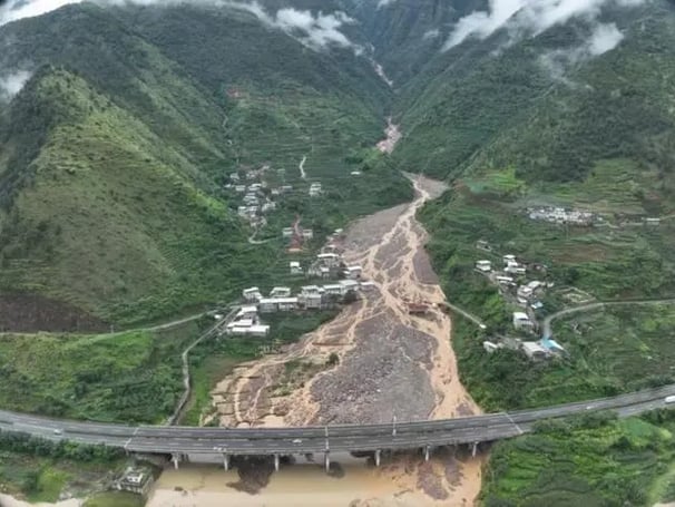 陕西四川山桥断与洪致11人死亡70余人失联