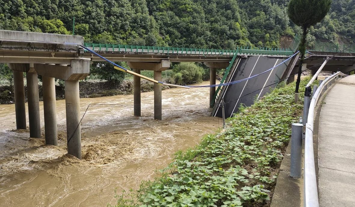 陕西四川山桥断与洪致11人死亡70余人失联