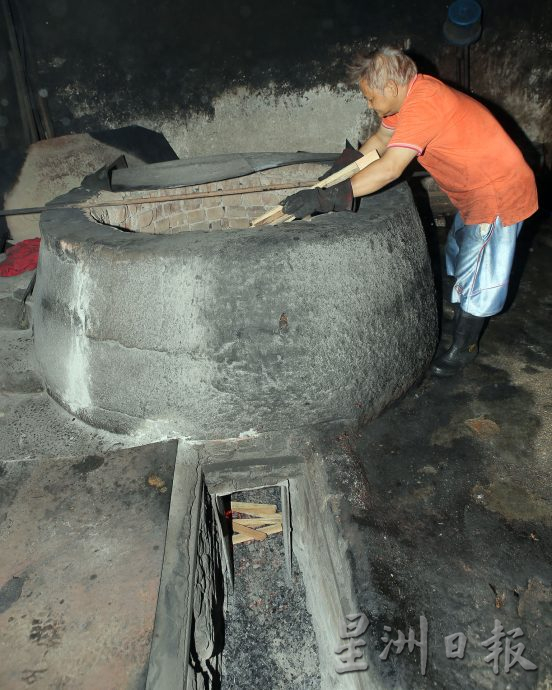 霹：封底主文／它的诞生︱窑中柴烤出来的“拖地叉烧” 销魂难忘